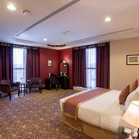 Awaliv International Hotel Ta'if Room photo A suite at the hotel