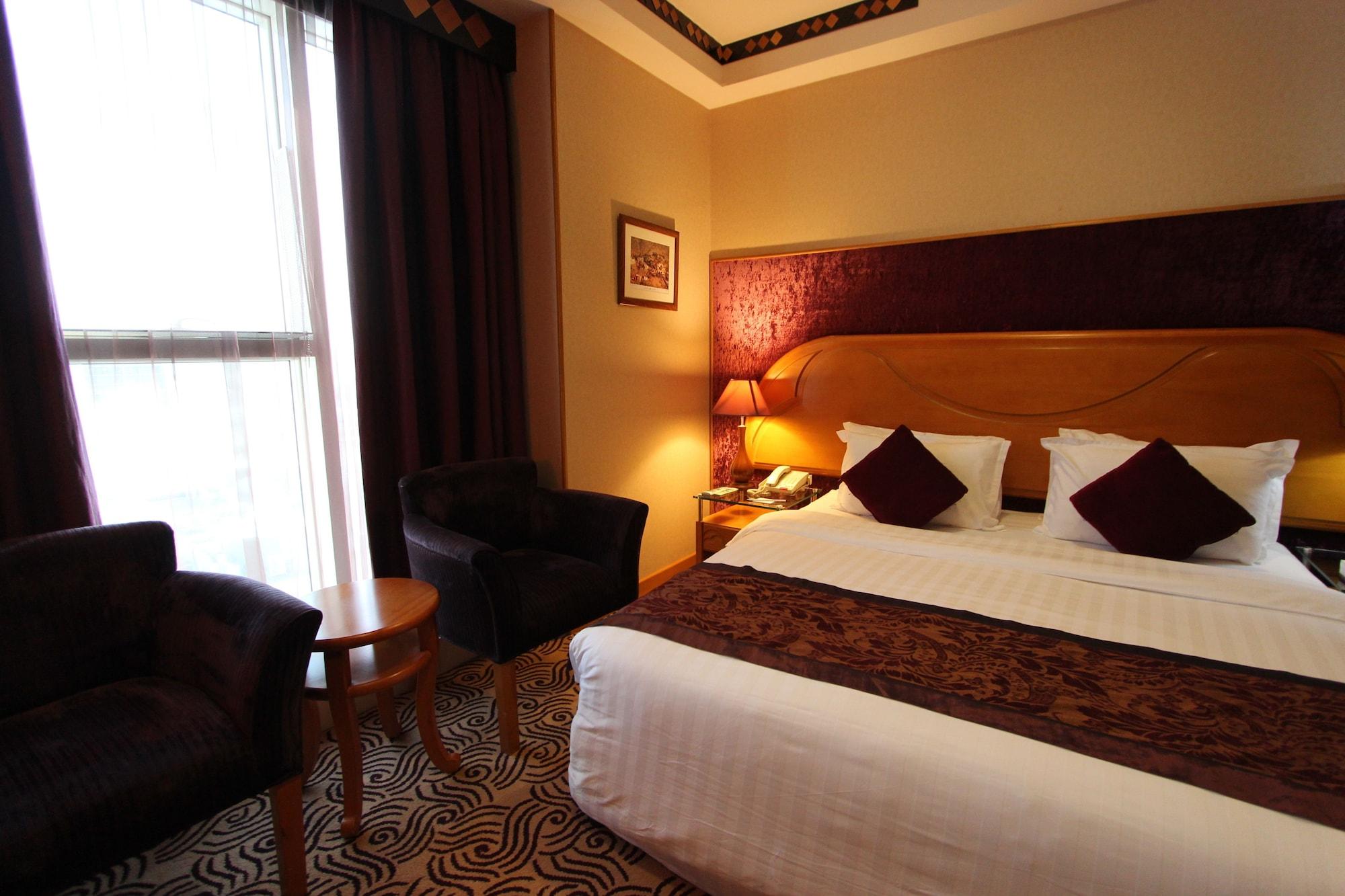 Awaliv International Hotel Ta'if Exterior photo A room at the hotel