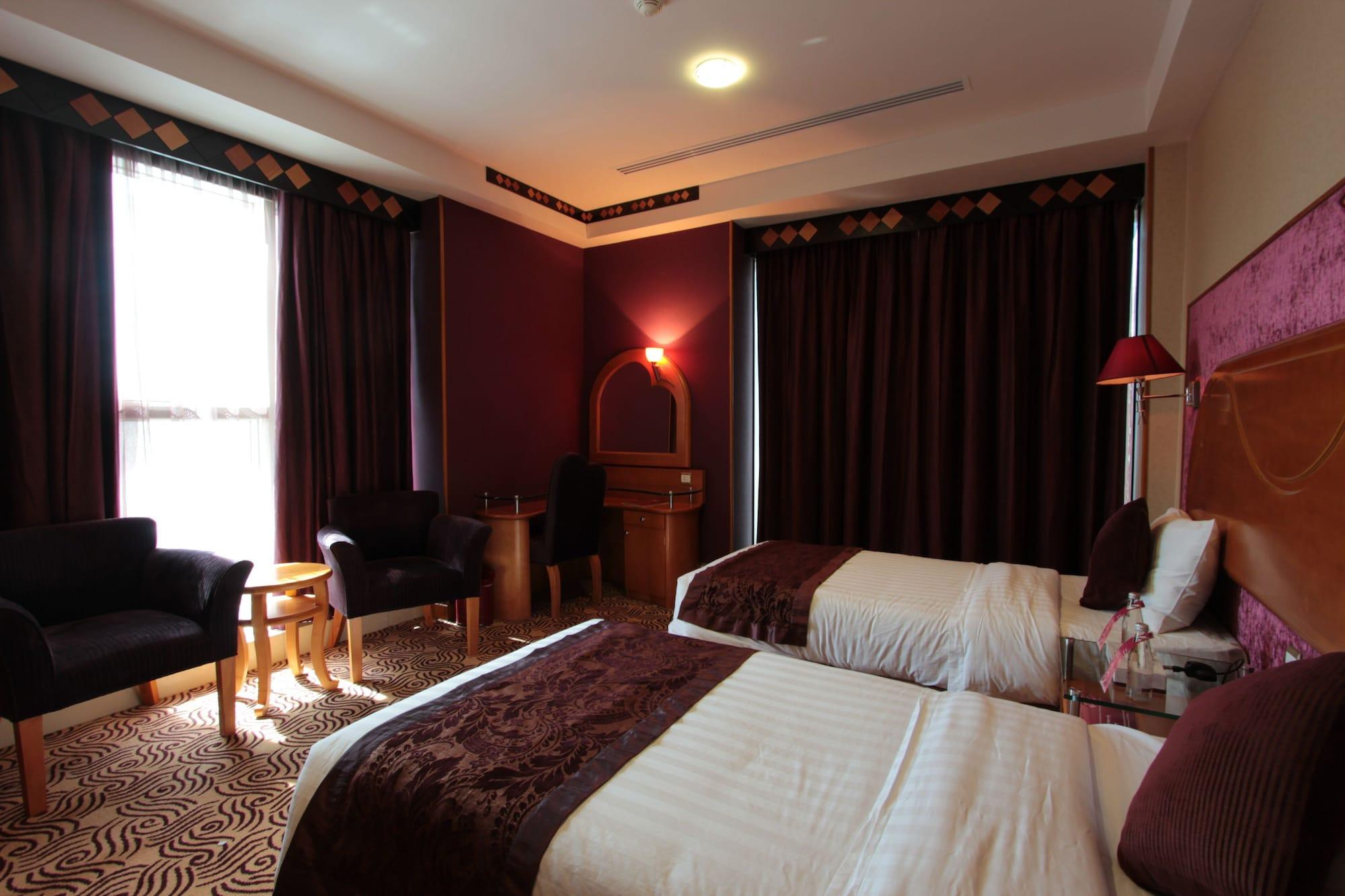Awaliv International Hotel Ta'if Exterior photo A room at the hotel