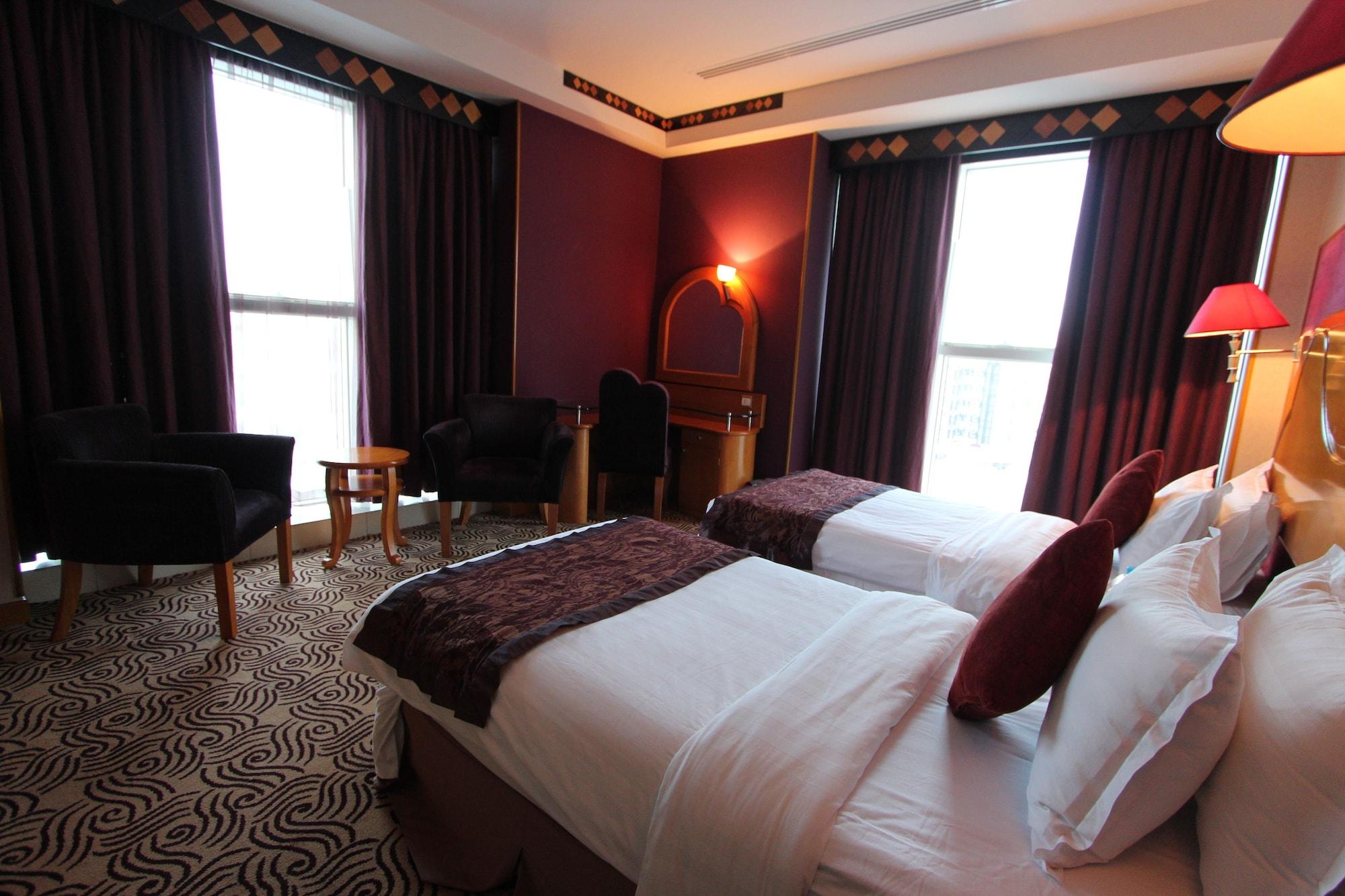 Awaliv International Hotel Ta'if Exterior photo A room at the hotel