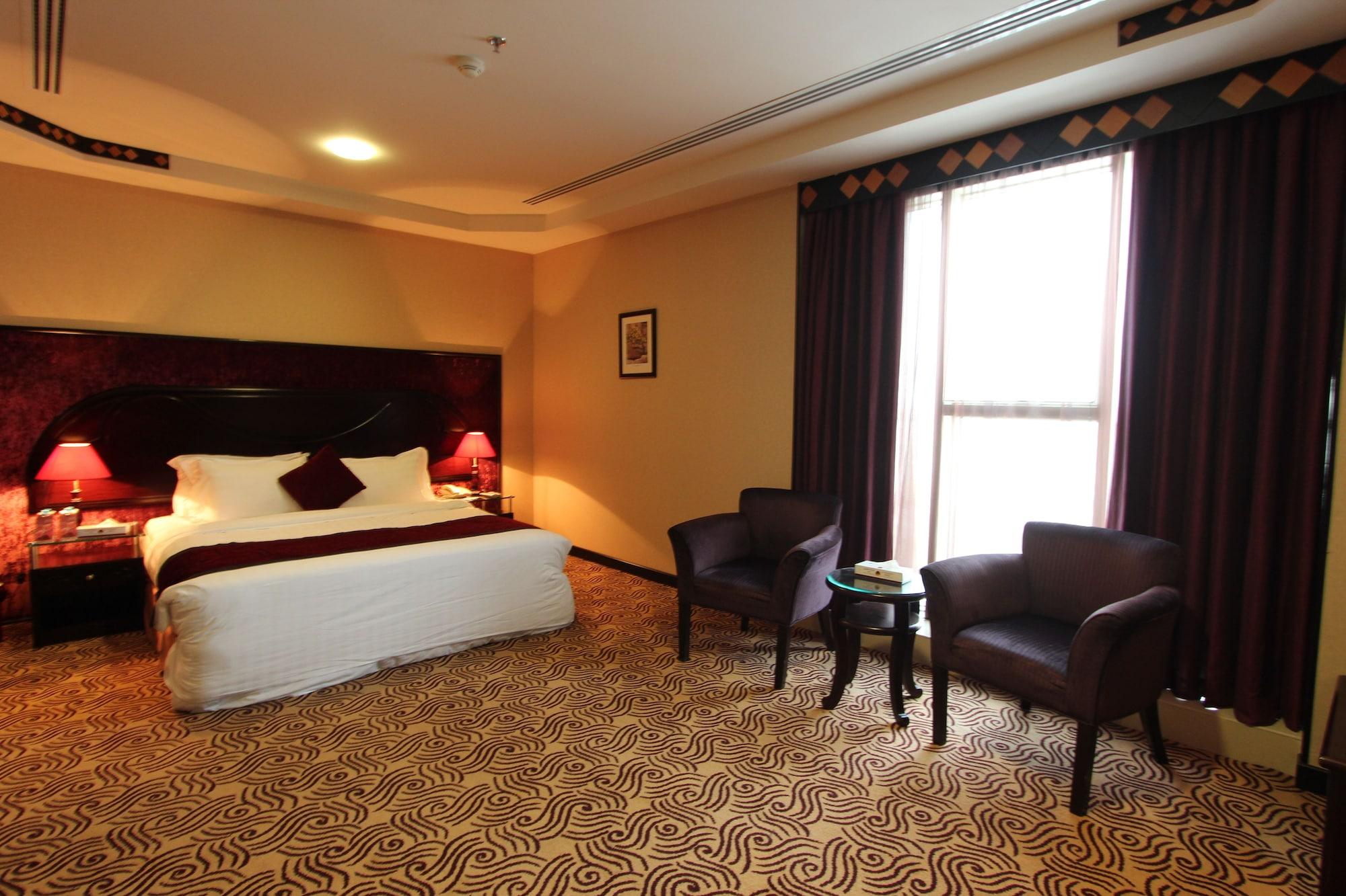 Awaliv International Hotel Ta'if Exterior photo A room at the hotel