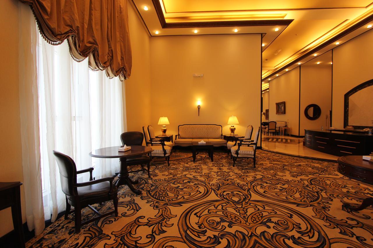 Awaliv International Hotel Ta'if Exterior photo A suite at the hotel
