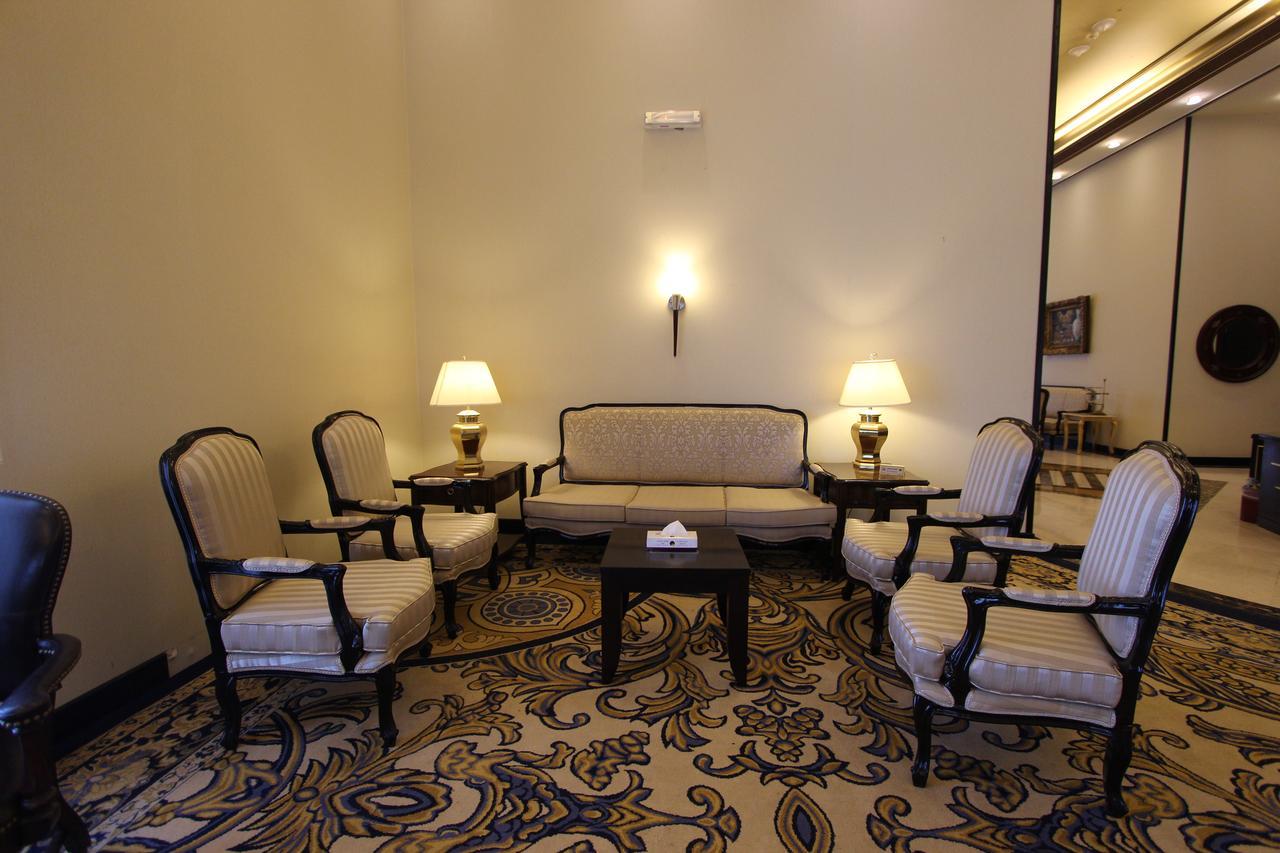Awaliv International Hotel Ta'if Exterior photo A living room in the hotel