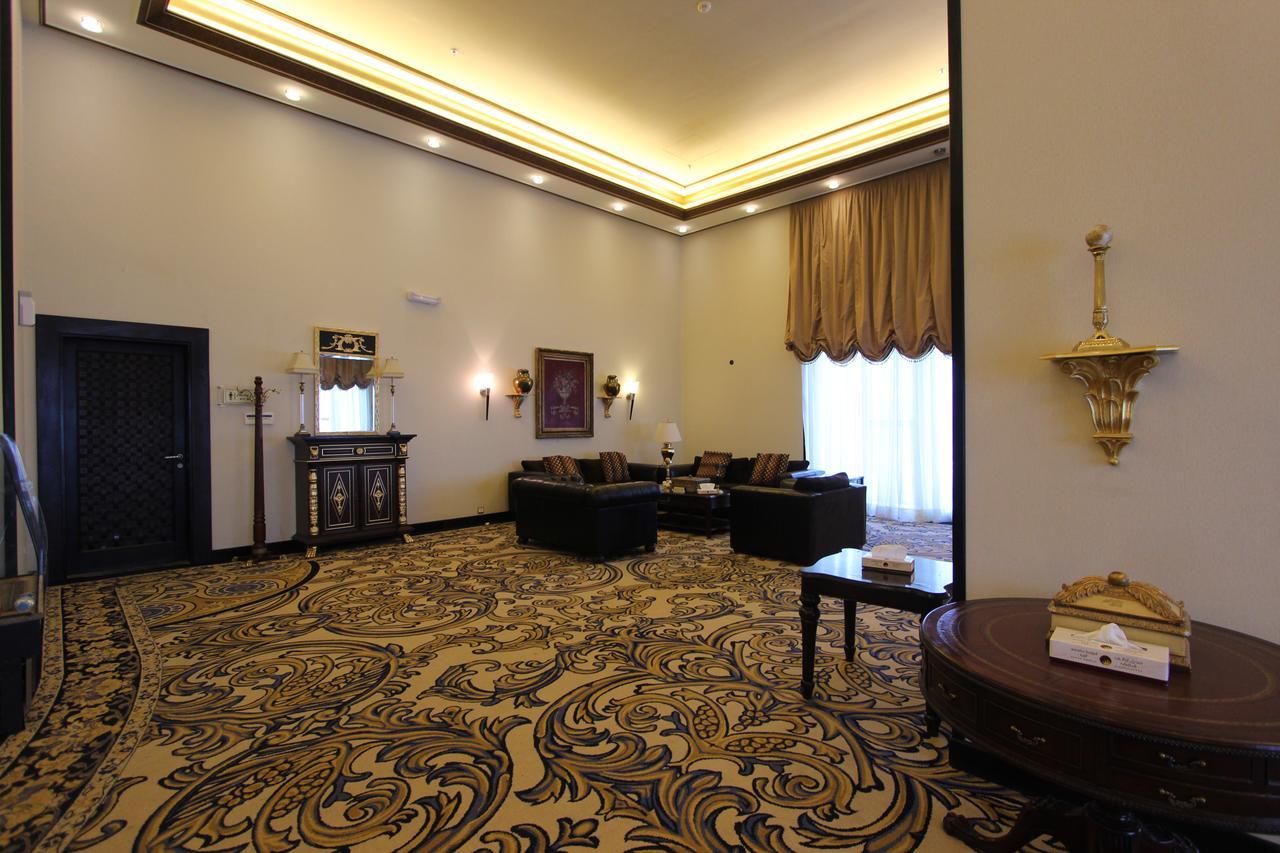 Awaliv International Hotel Ta'if Exterior photo A room at the hotel