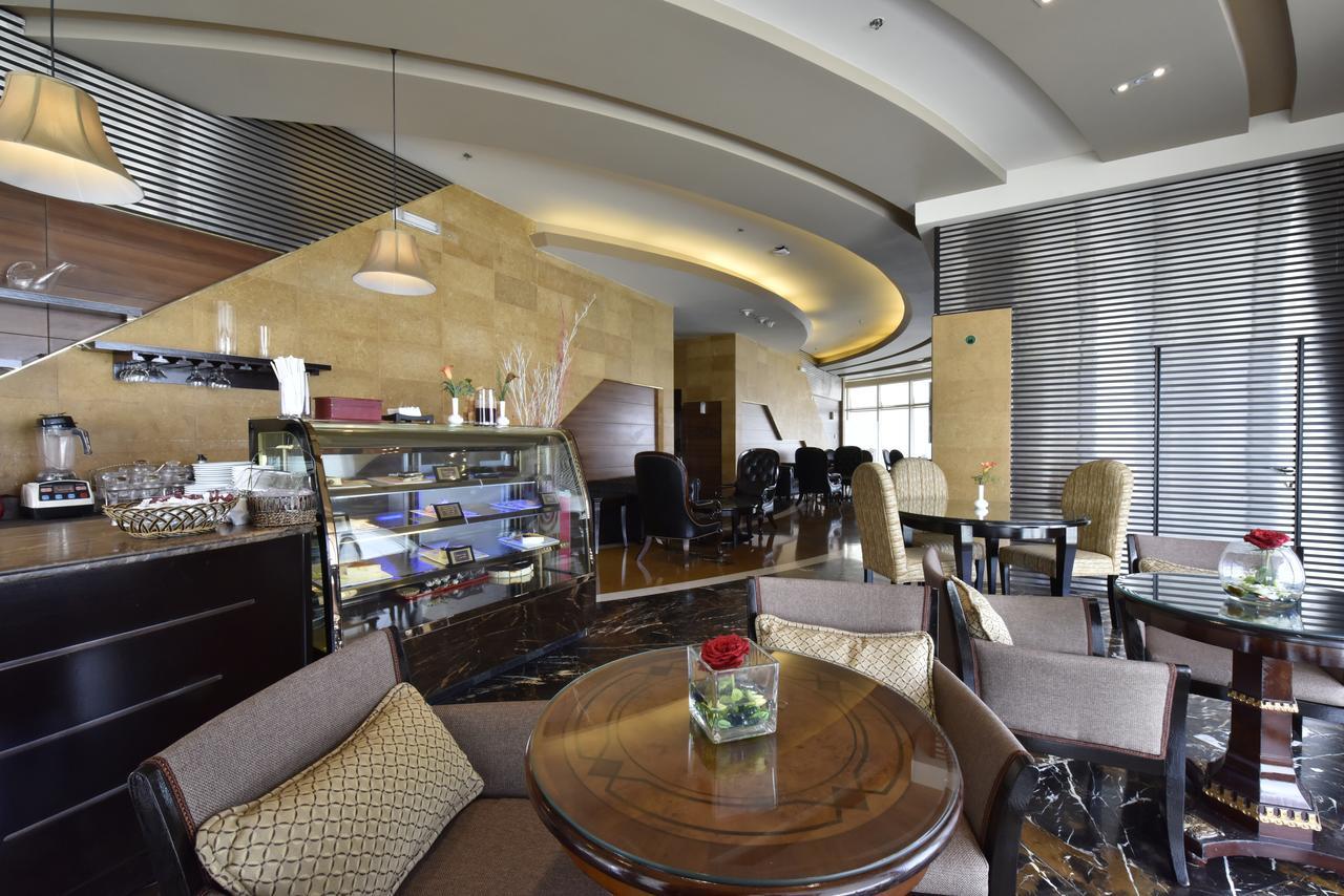 Awaliv International Hotel Ta'if Exterior photo The lounge at the airport