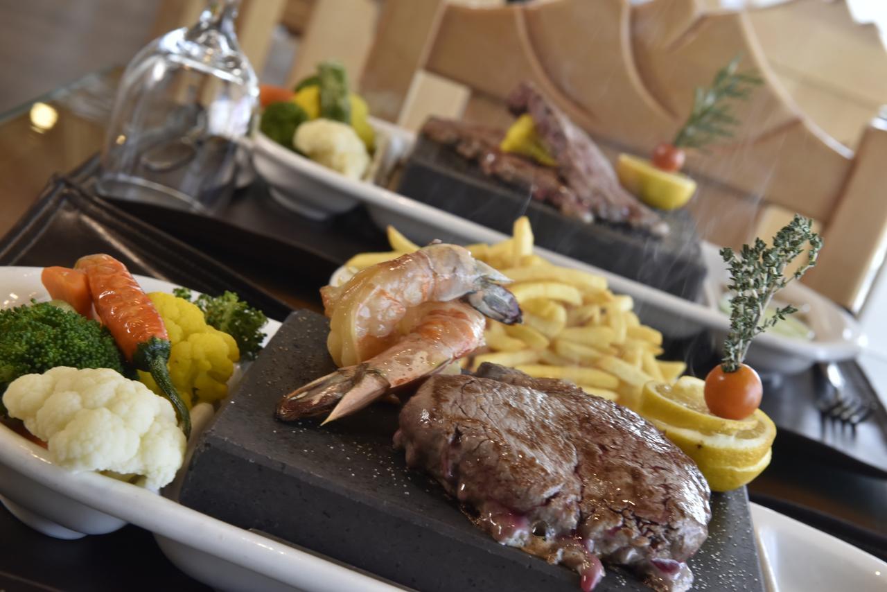 Awaliv International Hotel Ta'if Exterior photo A steak and shrimp dinner