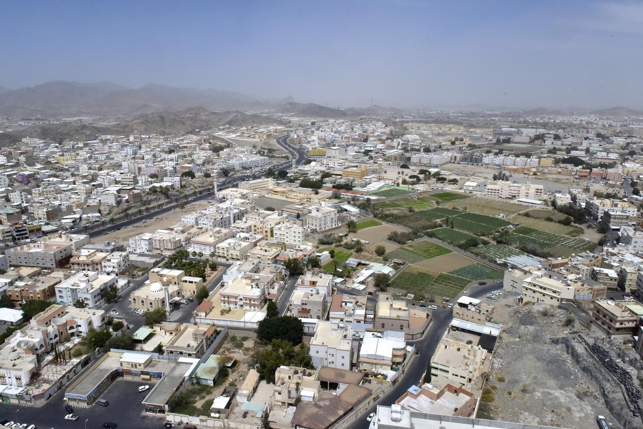 Awaliv International Hotel Ta'if Exterior photo Aerial view of the city