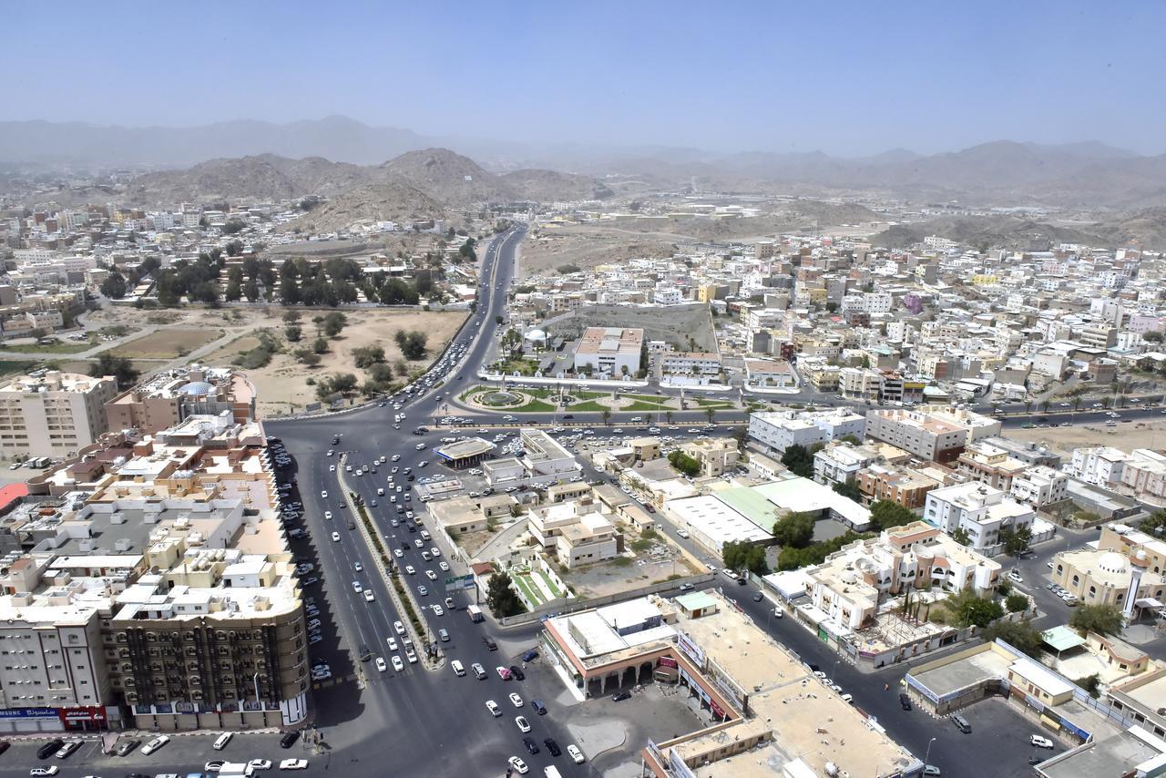 Awaliv International Hotel Ta'if Exterior photo Aerial view of Makkah
