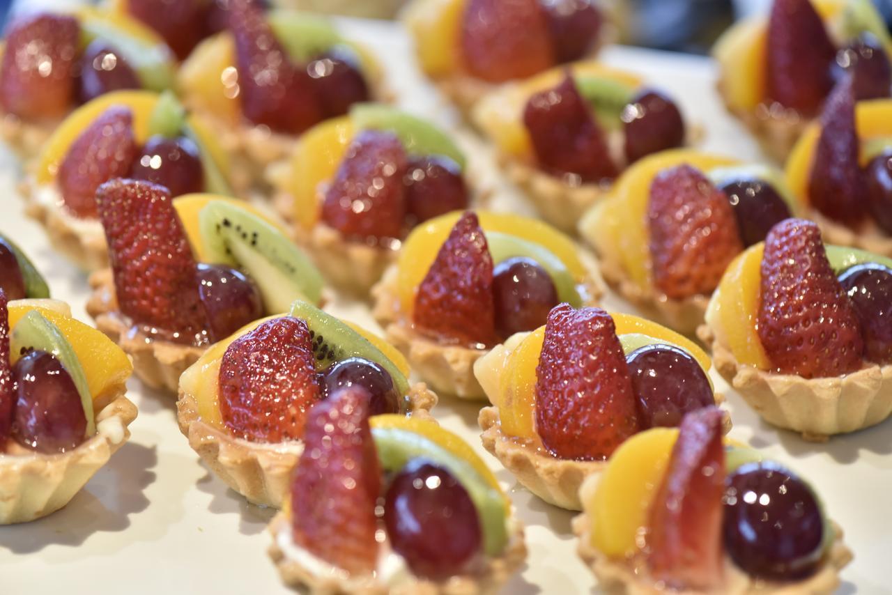 Awaliv International Hotel Ta'if Exterior photo Fruit tartlets